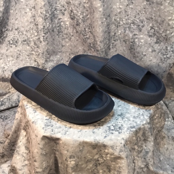 Men’s Size 5/6 Navy Blue Slide Sandals, Soft, Flexible & Supportive. ☀️NWOT☀️ - Picture 5 of 7